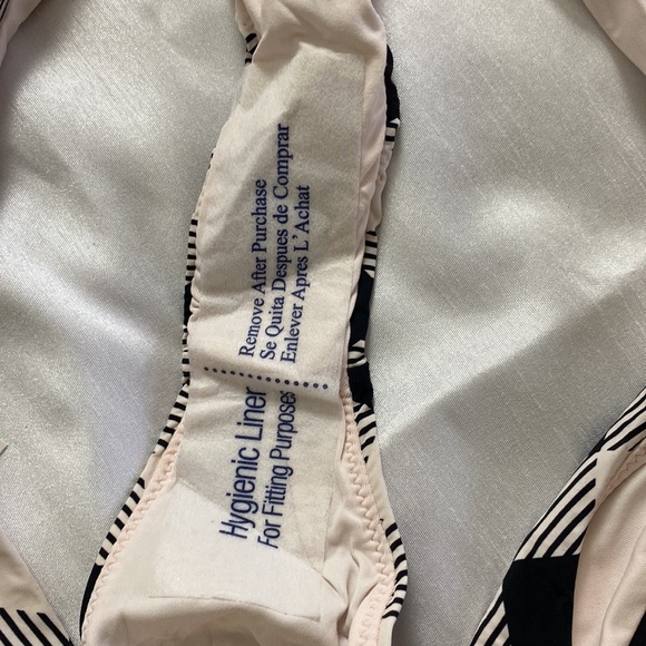 Radio Fiji Bikini Bottom - Picture 6 of 6